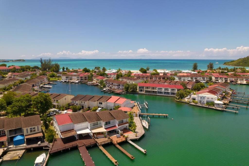 Waterfront Luxury Retreat: 2-Bed Villa Sea Life Jolly Harbour Dış mekan fotoğraf